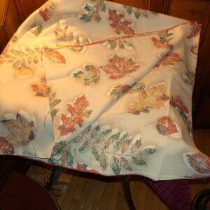 ~~~ VINTAGE ~~~ TABLE CLOTH / Huge ~~~ 200 x 120 in